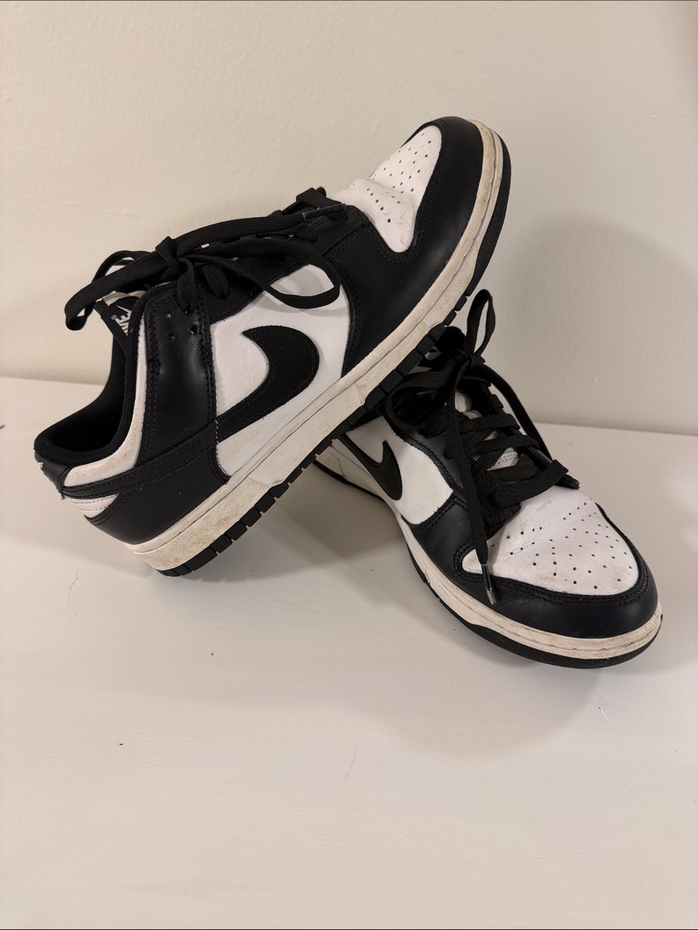 Nike Men’s Black and White Low-Top Sneakers - Classic Style